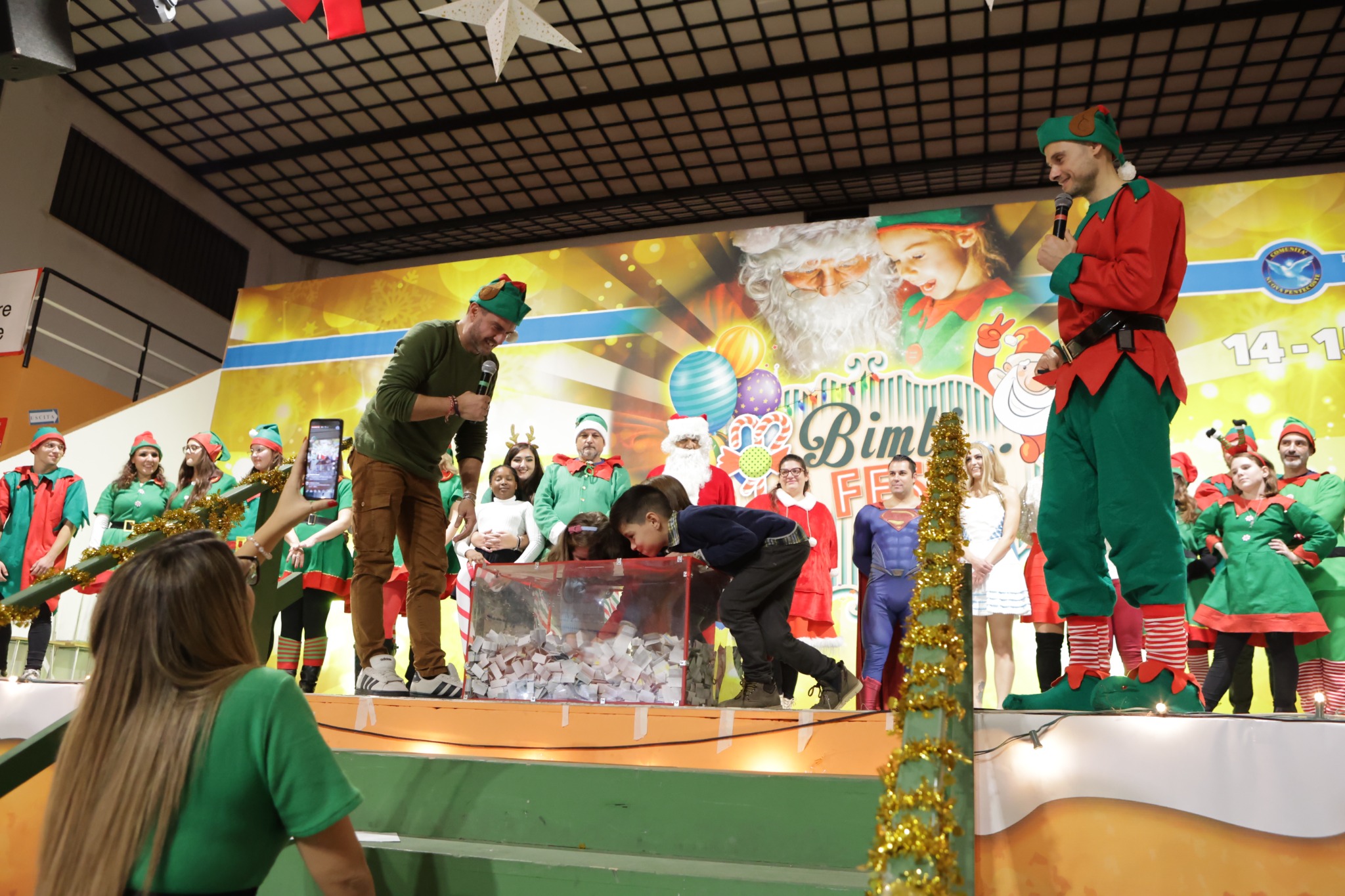 Spettacolo degli elfi sul palco