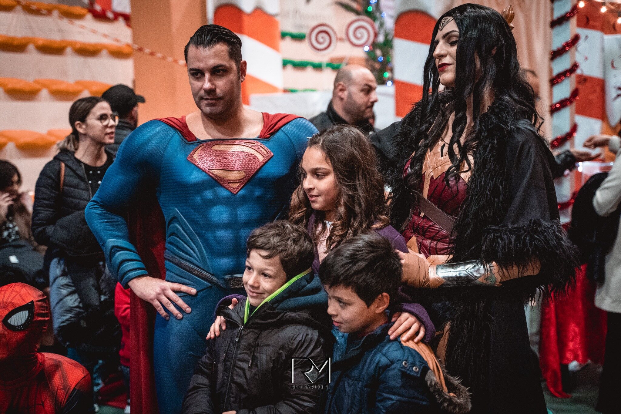 Superman incontra i bambini e le famiglie